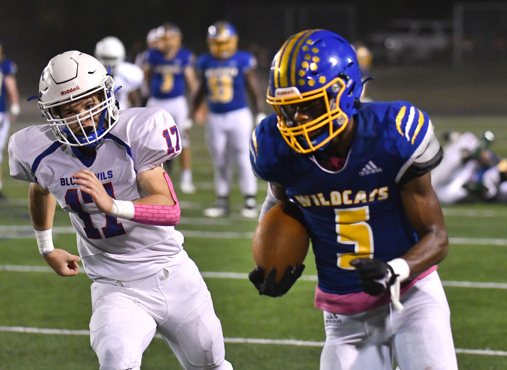 100821-qc-spt-cent-north fball-258